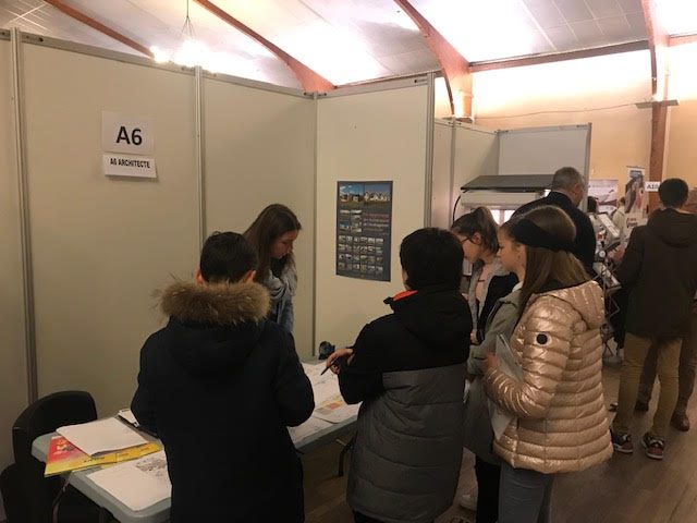 Les élèves de troisième participent au forum des métiers du Rotary Club de Cholet