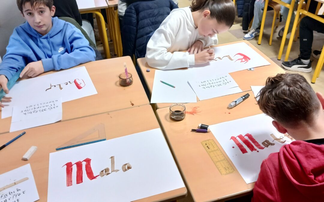 Les 5èmes découvrent la calligraphie