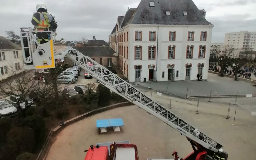 Manoeuvre Cadets de la Sécurité Civile : la grande échelle déployée à JDA