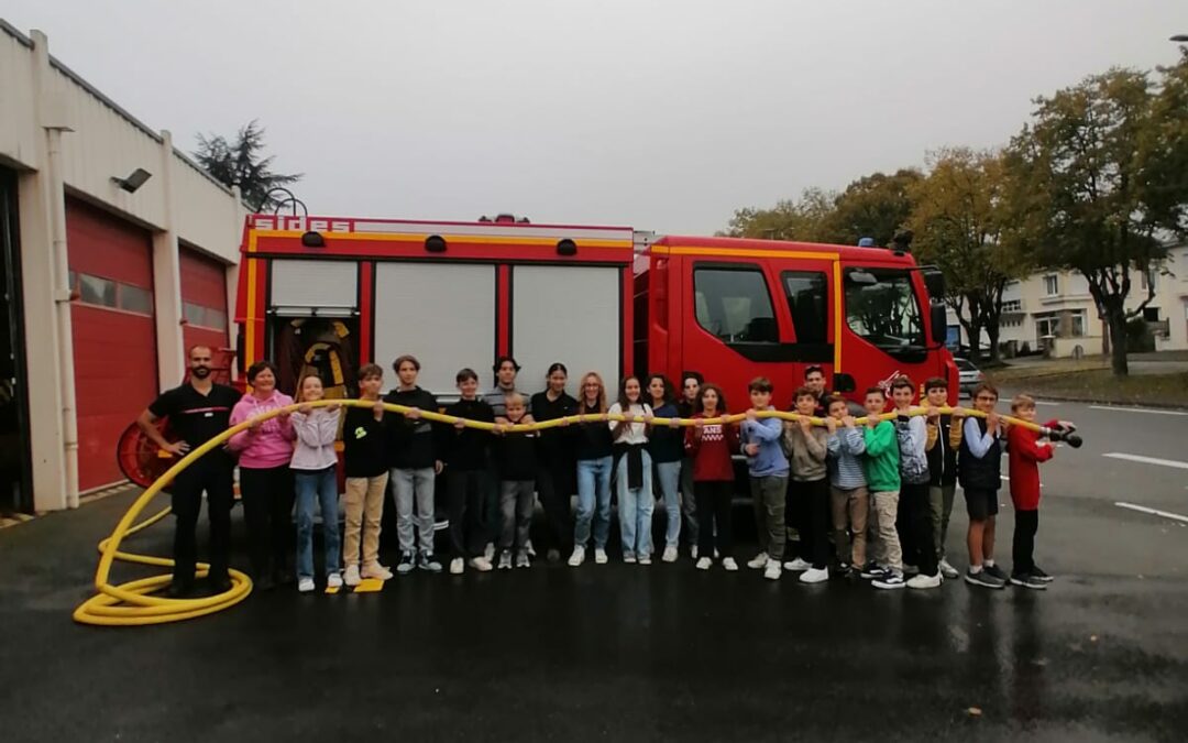 Les cadets de la sécurité visitent la caserne des pompiers